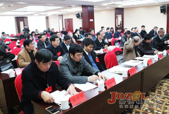 市第十四届人大第七次会议召开主席团第三次会议