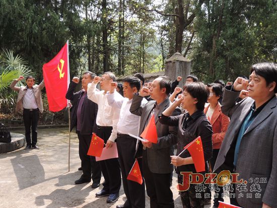 市委政法委赴烈士陵园守墓　缅怀革命先烈
