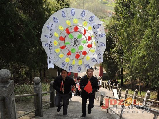 市委政法委赴烈士陵园守墓　缅怀革命先烈