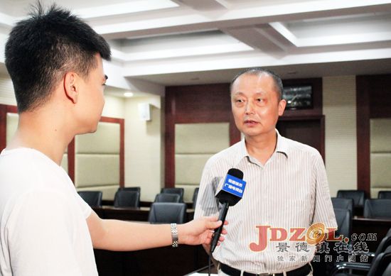 [迎党代会领导访谈]访市工信委主任李学锋