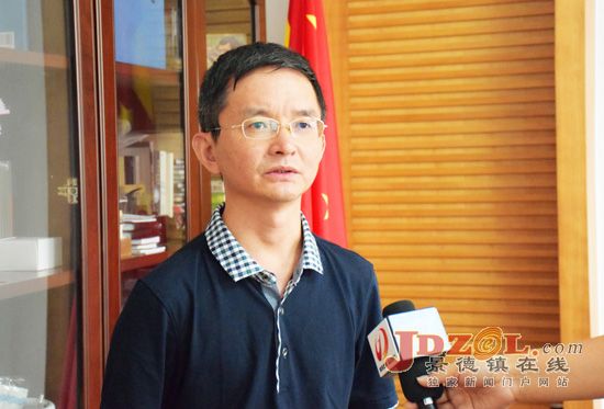 [迎党代会领导访谈]访市文广新局长艾春龙