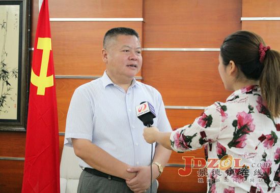 [迎党代会领导访谈]访乐平市委书记俞小平