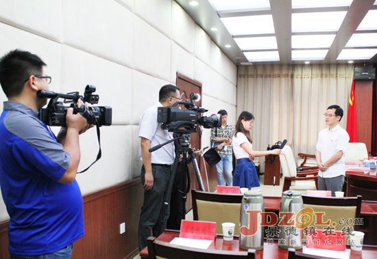 [迎党代会领导访谈]访珠山区委书记林卫春