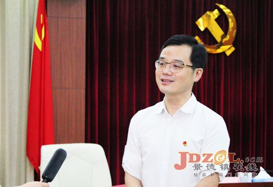 [迎党代会领导访谈]访珠山区委书记林卫春