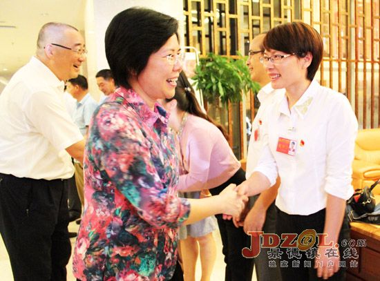 市领导看望出席景市第十一次党代会的代表