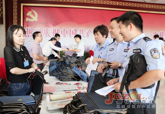 中共景德镇市第十一次党代会代表陆续报到