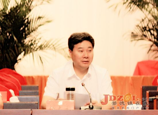 市第十一次党代会举行预备会 钟志生主持