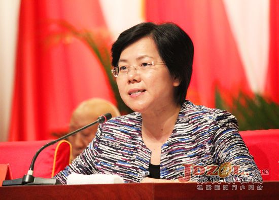 梅亦同志主持