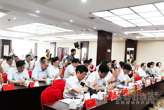 景市第十一次党代会主席团举行第三次会议