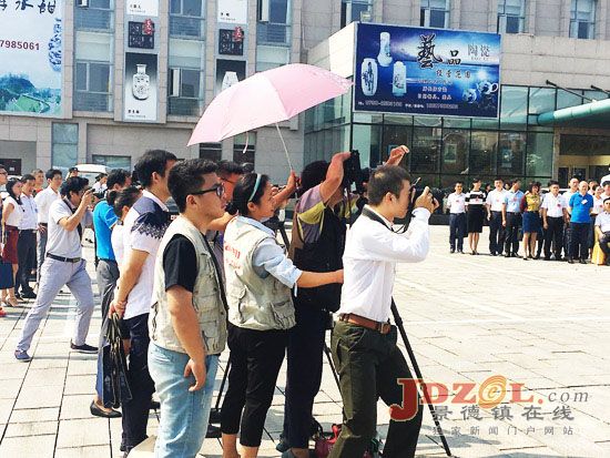 [市党代会花絮]景德镇市：忙碌的新闻记者