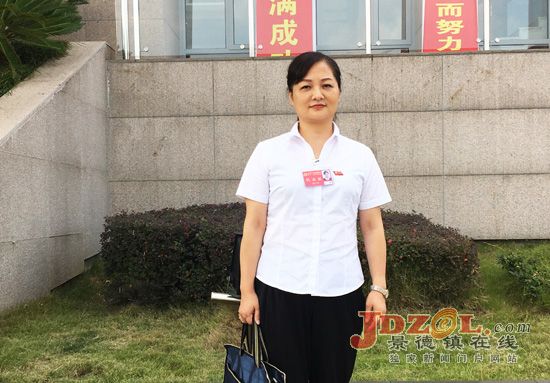 余 梅:以“党建+”引领提高社区治理能力
