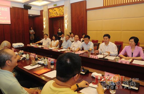 我市举行荣誉市民授证仪式白明获荣誉市民