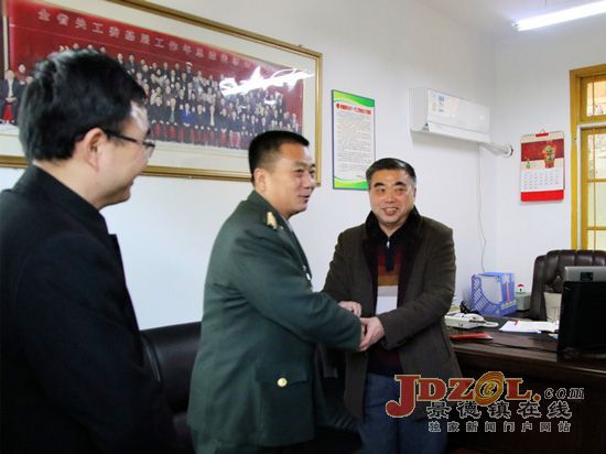 市领导走访慰问离退休老干部、困难职工等