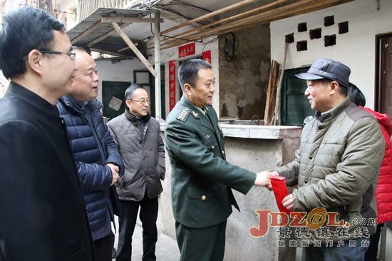 市领导走访慰问离退休老干部、困难职工等