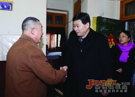 钟志生汪立耕走访慰问驻景部队离退休干部