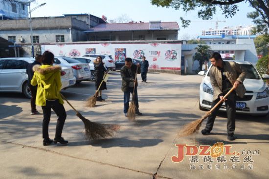 昌江区吕蒙乡组织开展整治环境卫生大扫除