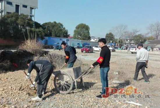 昌江区官庄村：积极开展环境卫生整治工作
