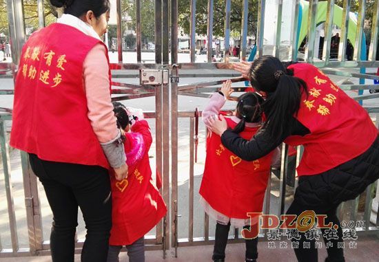 昌河街道北景苑社区:整治环境我们在行动