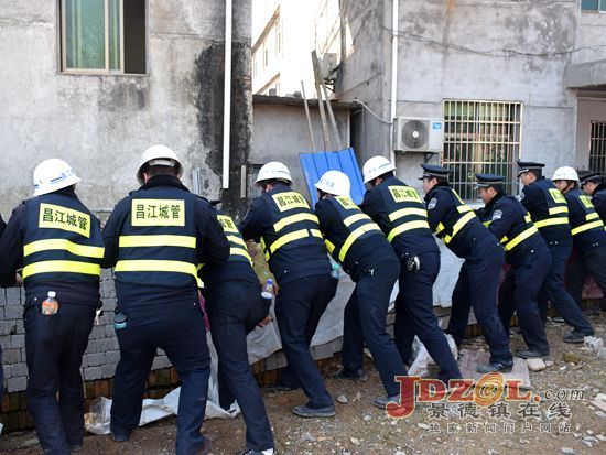 昌江城管分局全面拉开城乡环境大整治序幕