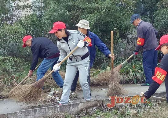 西郊街道景航社区开展环境卫生大整治活动