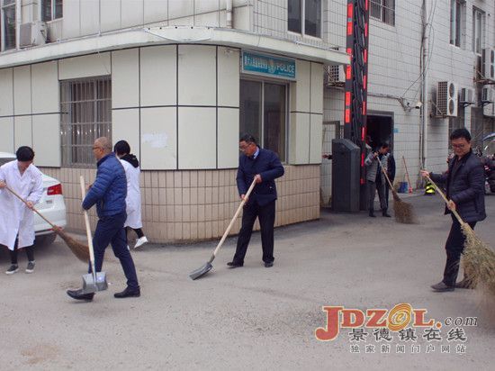 市六医院开展“环境大整治”主题党日活动