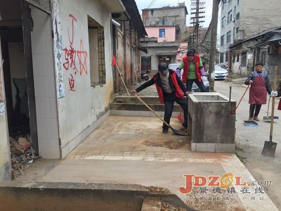 建国社区:组织党员志愿者开展环境大整治