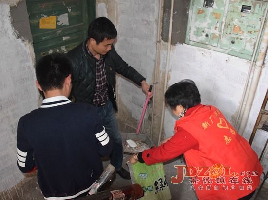 景市体育学校开展环境大整治主题党日活动