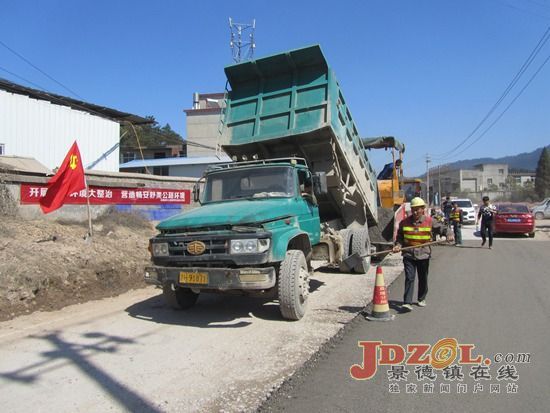 景市公路直属分局集中整治双杨线路域环境