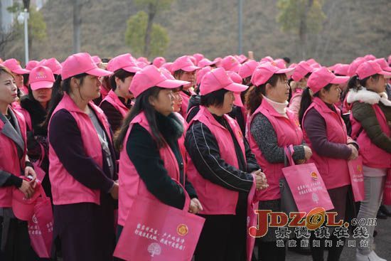 浮梁县:启动巾帼环境大整治“玫瑰行动”