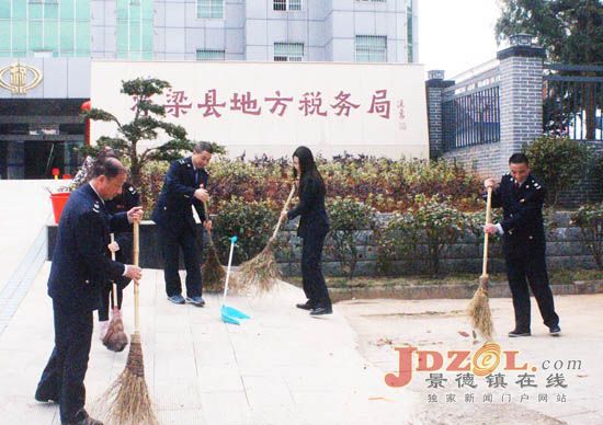 浮梁县地税局:城乡环境大整治党员干在前
