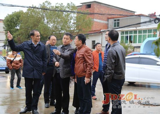 昌江区:现场检查城乡环境卫生大整治工作