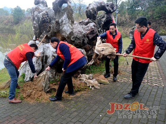 昌南拓展区党员突击队开展环境大整治活动