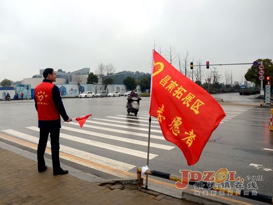 昌南拓展区党员突击队开展环境大整治活动