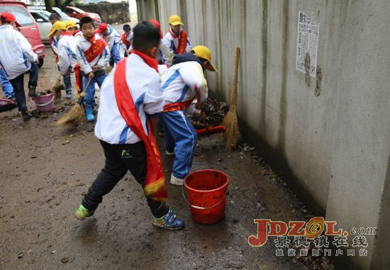 昌江开启“机关庭院大清扫”环境整治行动