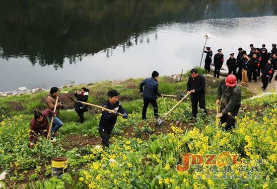 景德镇市多部门集中整治中心城区河道水面环境