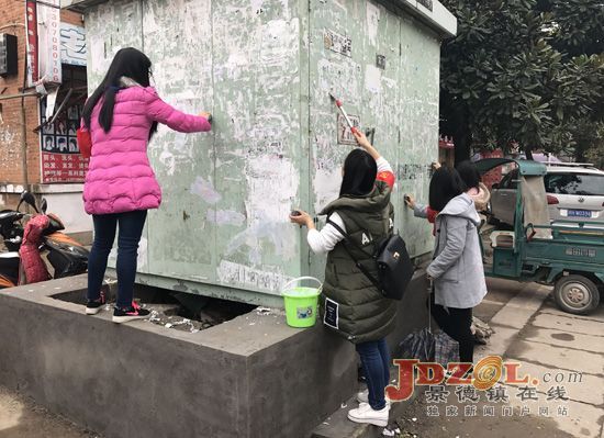 昌河街道昌盛社区志愿者开展环境整治活动