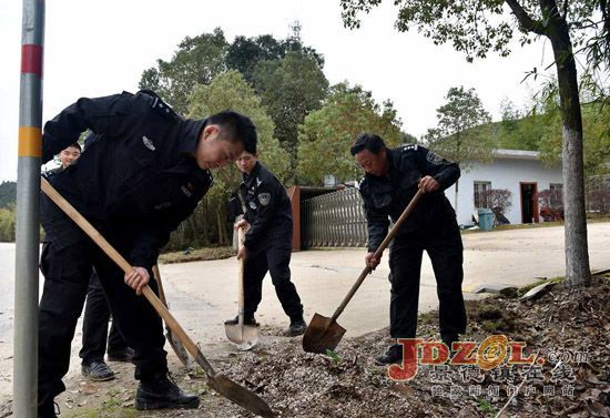 景德镇特警支队开展周边环境治理帮扶工作