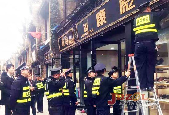 市城市管理行政执法局城乡环境大整治工作略记