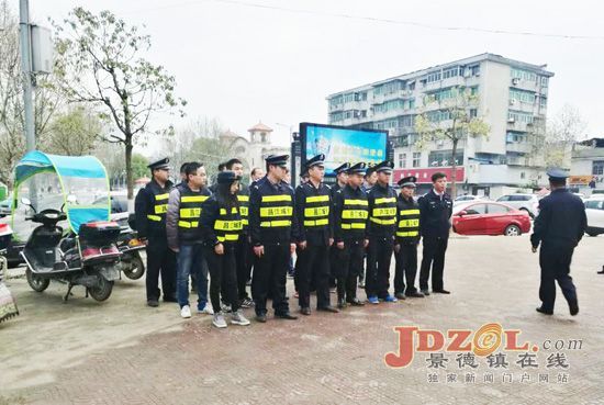 市新枫街道新风路农贸市场顽疾整治在行动