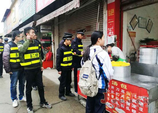 市新枫街道新风路农贸市场顽疾整治在行动