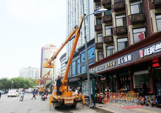 景市人民广场周边照明路灯改造提升工程完工