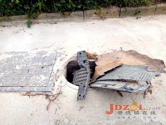 [黑榜]我市马路及人行道多处井盖下陷凸起