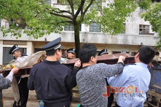浮梁公安局坚决打赢城乡环境大整治攻坚战