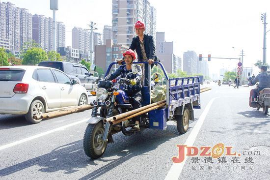 [黑榜]电动车闯红灯、随意停放、逆向行驶