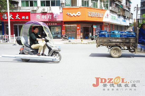 [黑榜]电动车闯红灯、随意停放、逆向行驶