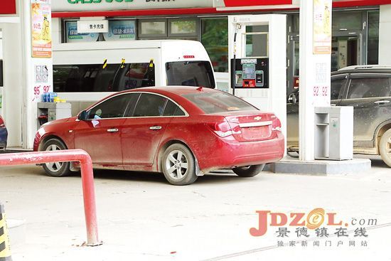 [黑榜]我市街头出现汽车未挂号牌却在行驶