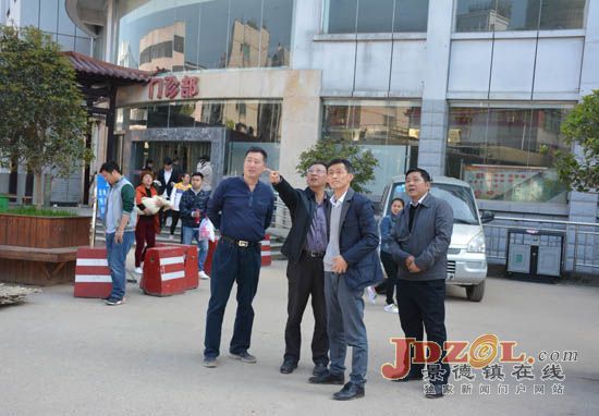 市领导视察二医院重点项目和环境整治工作