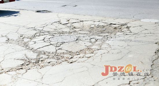 [黑榜]记者呼声：期待人行道不再“埋雷”