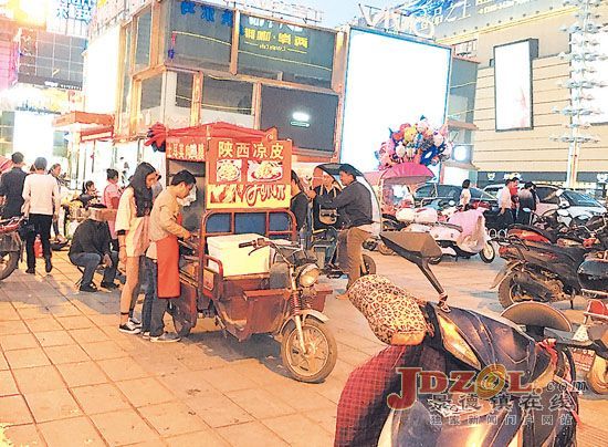 [黑榜]记者呼声：公共道路资源不容侵占！