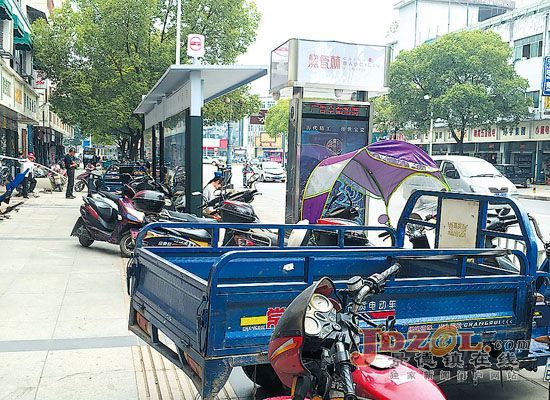 [黑榜]记者呼声：公共道路资源不容侵占！